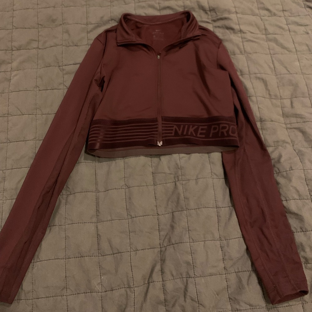 Nike Pro Cropped Jacket in Burgundy/Purple